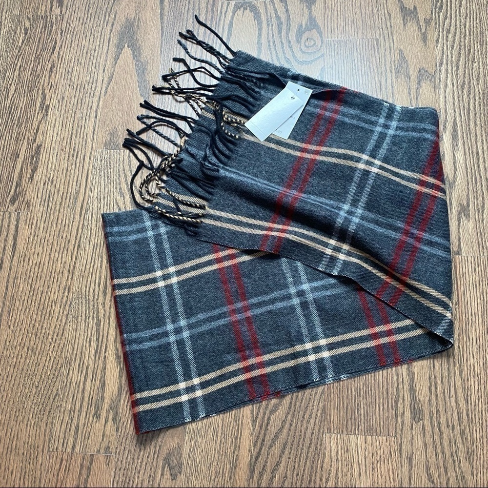 NWT Mens Steve Madden Charcoal made in Italy soft thinner, but warm scarf.